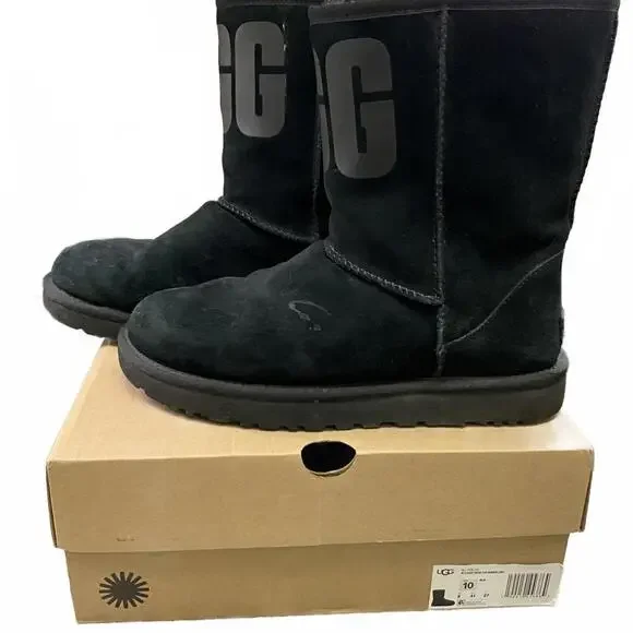 UGG Classic Short Rubber Logo Black
